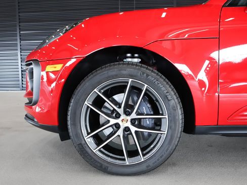 Used 2025 Porsche Macan image 22