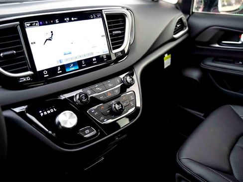 New 2026 Chrysler Voyager LX image 14