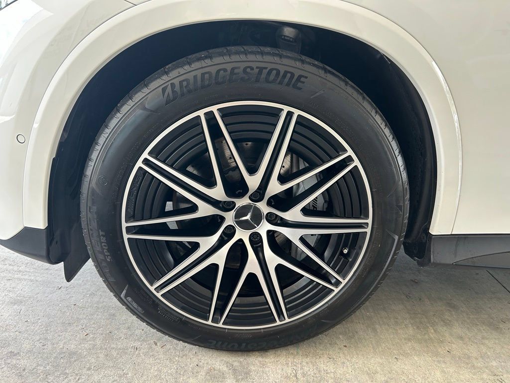 Used 2025 Mercedes-Benz GLC 43 AMG 4MATIC image 15