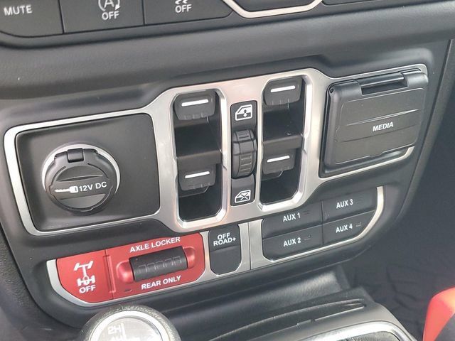 Used 2025 Jeep Gladiator Mojave w/ Convenience Group AWD/4WD image 23