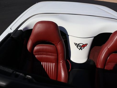 Used 1998 Chevrolet Corvette w/ Performance Handling Pkg image 19