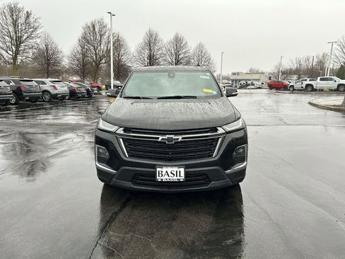 Used 2023 Chevrolet Traverse LT w/ Midnight/Sport Edition image 3