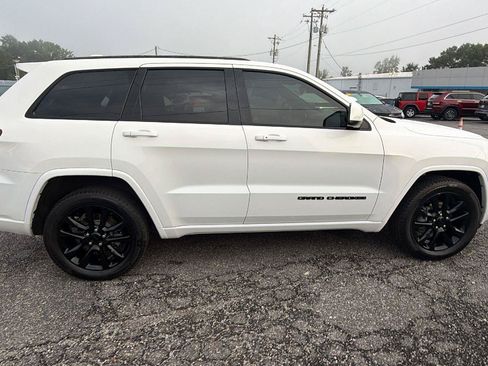 Used 2020 Jeep Grand Cherokee Altitude RWD image 7