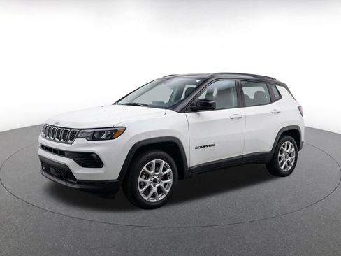 Used 2025 Jeep Compass Limited AWD/4WD image 3