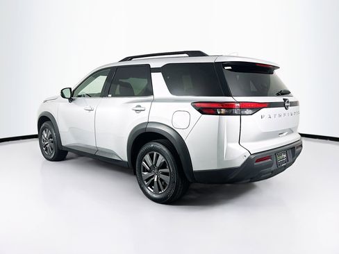 Used 2025 Nissan Pathfinder SV image 5