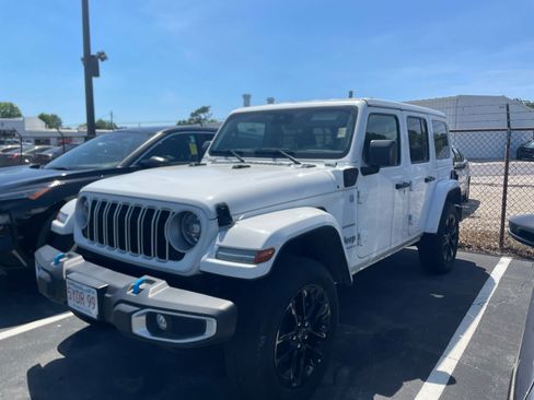 Used 2024 Jeep Wrangler Unlimited Sahara AWD/4WD image 1