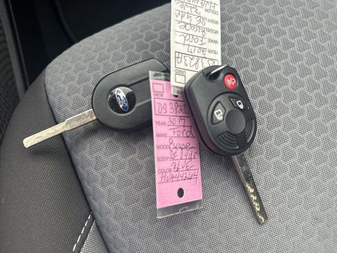 Used 2017 Ford Escape SE w/ SE Cold Weather Package image 30