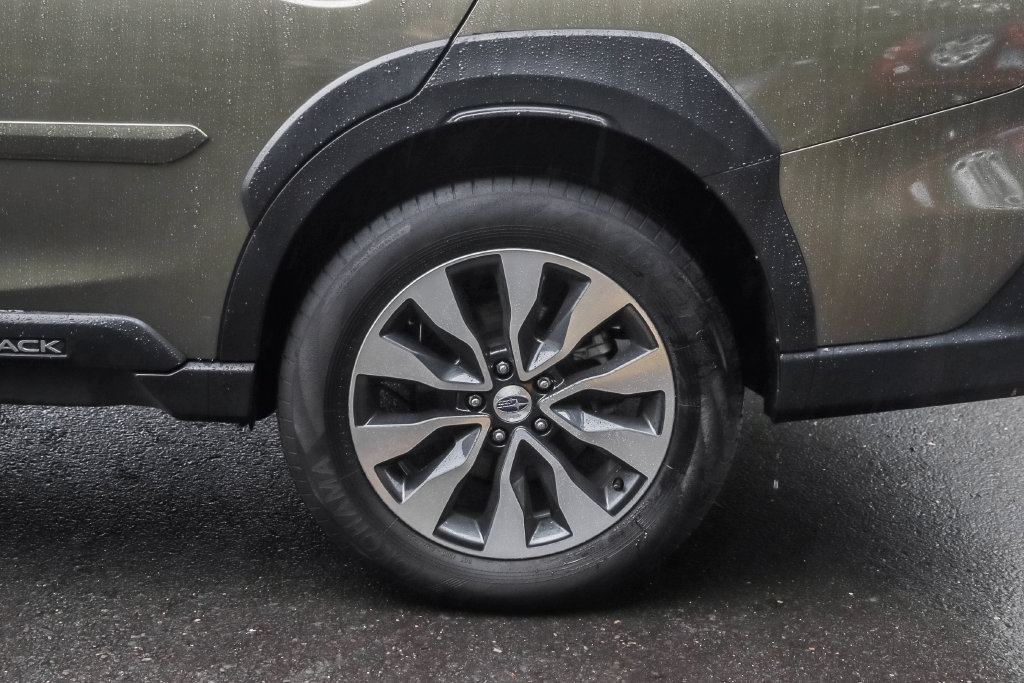 Used 2025 Subaru Outback Limited AWD/4WD image 14