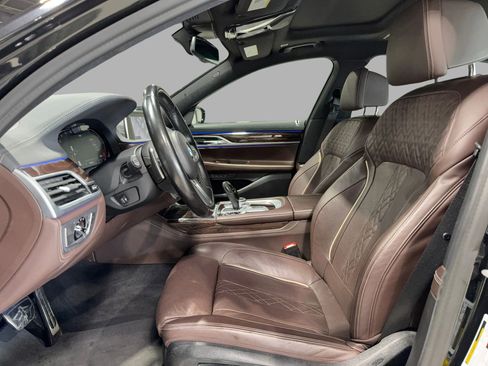 Used 2022 BMW 750i xDrive w/ M Sport Package image 16