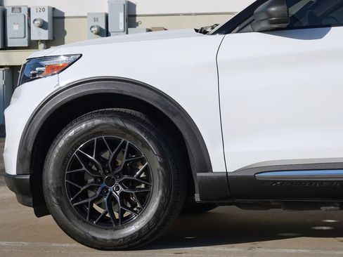 Used 2020 Ford Explorer XLT image 23