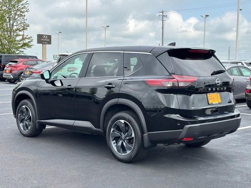 Used 2025 Nissan Rogue SV image 6