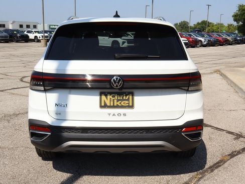 Used 2026 Volkswagen Taos SE FWD image 5