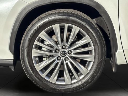 Used 2023 Toyota Highlander Platinum image 25