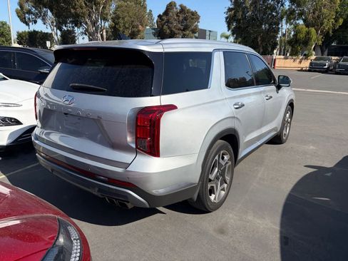 Used 2023 Hyundai Palisade Limited w/ Cargo Package FWD image 3