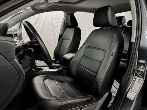 Used 2022 Volkswagen Passat 2.0T SE image 9