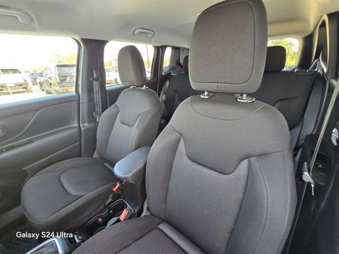 Used 2023 Jeep Renegade Latitude image 11