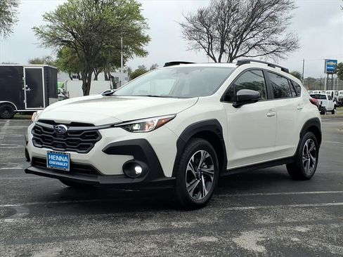 Used 2024 Subaru Crosstrek 2.0i Premium image 4