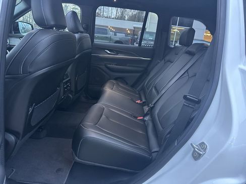 New 2025 Jeep Grand Cherokee Limited image 27
