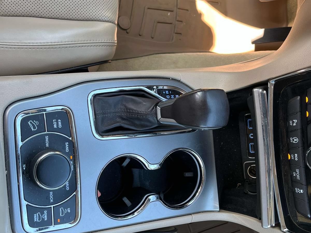 Used 2020 Jeep Grand Cherokee Overland AWD/4WD image 14