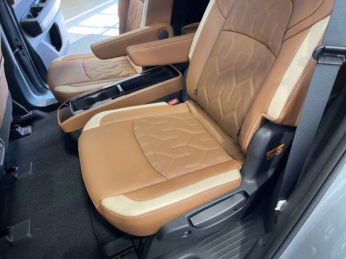 New 2026 Nissan Pathfinder Platinum image 17