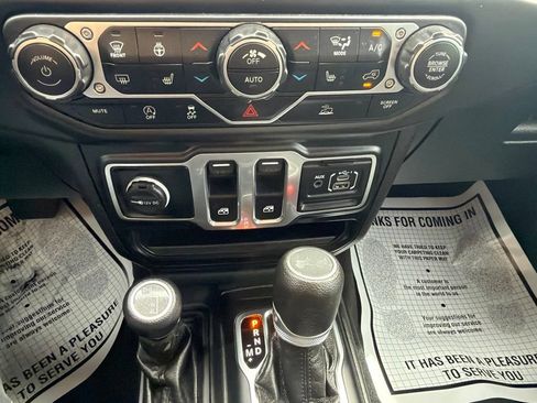 Used 2023 Jeep Wrangler Sport AWD/4WD image 23
