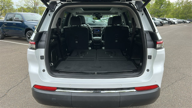 Used 2022 Jeep Grand Cherokee L Limited AWD/4WD image 26