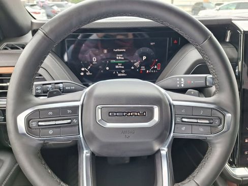 Used 2025 GMC Yukon XL Denali image 15