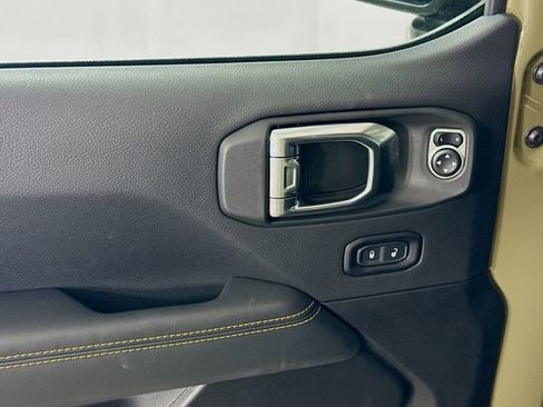 New 2025 Jeep Gladiator Sport image 17