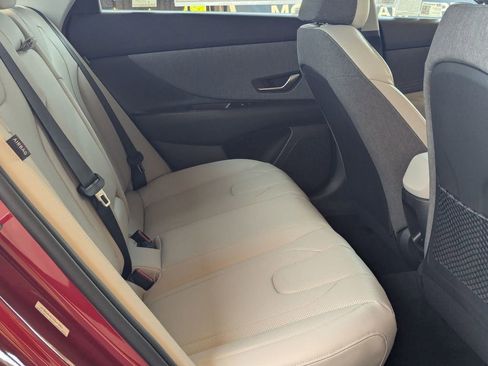 New 2025 Hyundai Elantra Limited image 30
