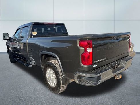 Used 2022 Chevrolet Silverado 2500 LT w/ Convenience Package AWD/4WD image 2