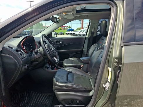 Used 2018 Jeep Compass Trailhawk w/ Leather Interior Group AWD/4WD image 13