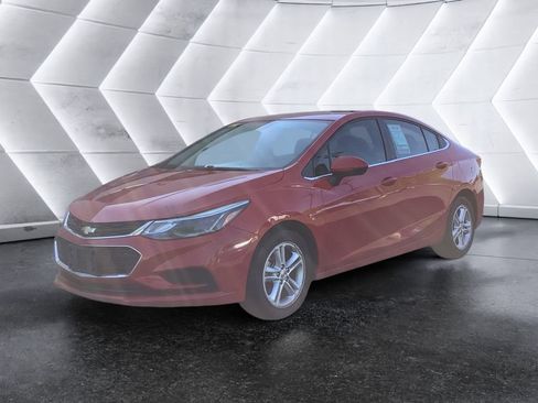 Used 2018 Chevrolet Cruze LT image 3