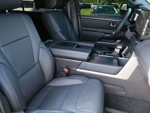 Used 2026 Toyota Sequoia Platinum AWD/4WD image 32