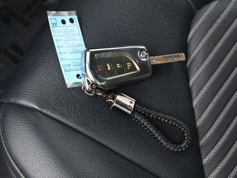 Used 2022 Toyota Camry SE image 18