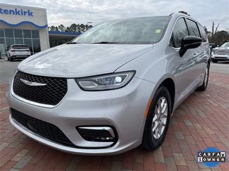 Used 2024 Chrysler Pacifica Touring-L video 1