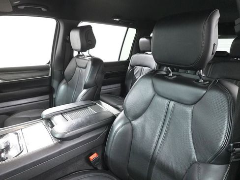 Used 2024 Jeep Wagoneer Series II image 12