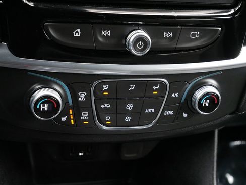 Used 2023 Chevrolet Traverse LT image 25