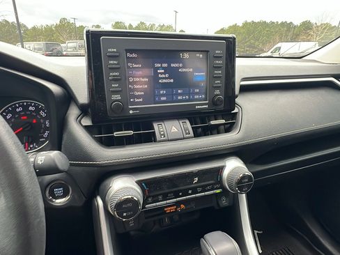 Used 2022 Toyota RAV4 XLE Premium image 33