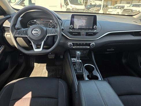 Used 2021 Nissan Altima 2.5 SV FWD image 17