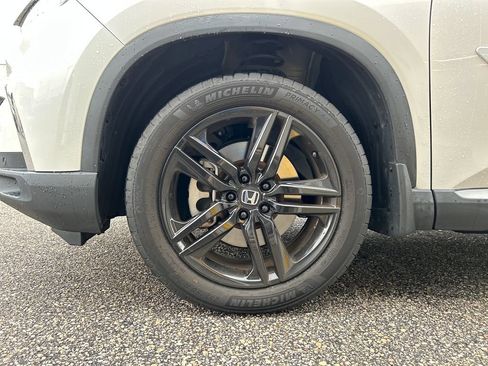 Used 2023 Honda Pilot Touring image 6