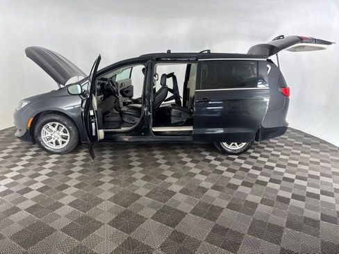 Used 2020 Chrysler Voyager Lxi FWD image 11
