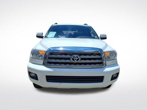 Used 2017 Toyota Sequoia SR5 RWD image 2
