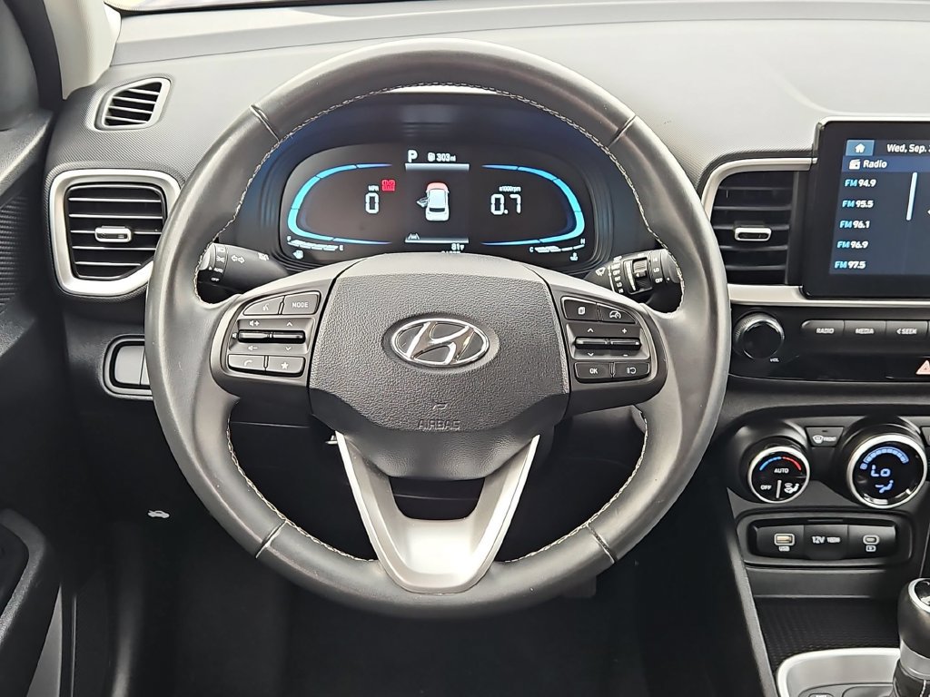 Used 2025 Hyundai Venue SEL FWD image 23