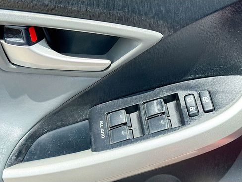 Used 2014 Toyota Prius Five w/ Preferred Accessory Package FWD image 21