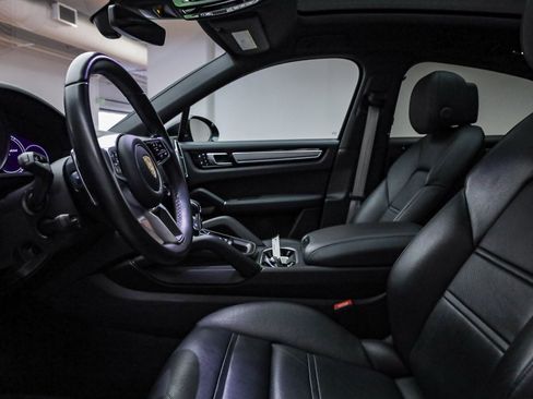 Used 2023 Porsche Cayenne Platinum Edition image 22