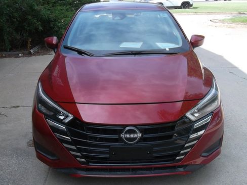 Used 2025 Nissan Versa SV image 4