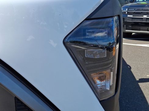Certified 2024 Hyundai Kona SEL AWD/4WD image 8