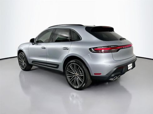 Certified 2026 Porsche Macan AWD/4WD image 3