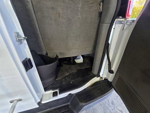 Used 2009 Chevrolet Express 3500 LS w/ LT Preferred Equipment Group image 21