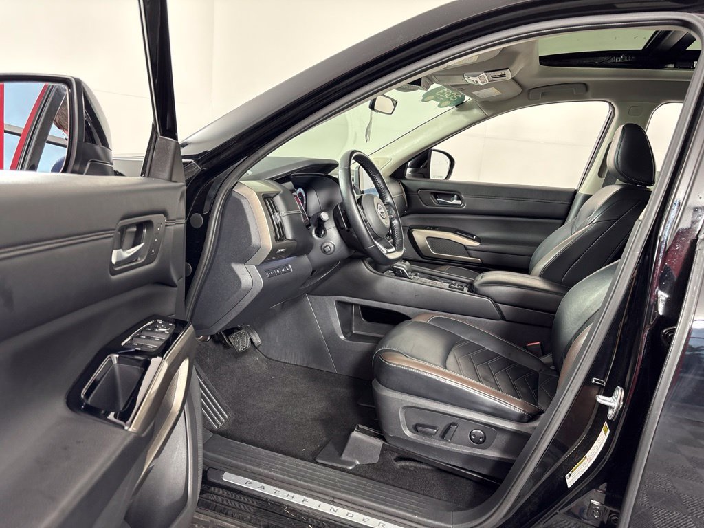Used 2023 Nissan Pathfinder Platinum w/ Cargo Package AWD/4WD image 26